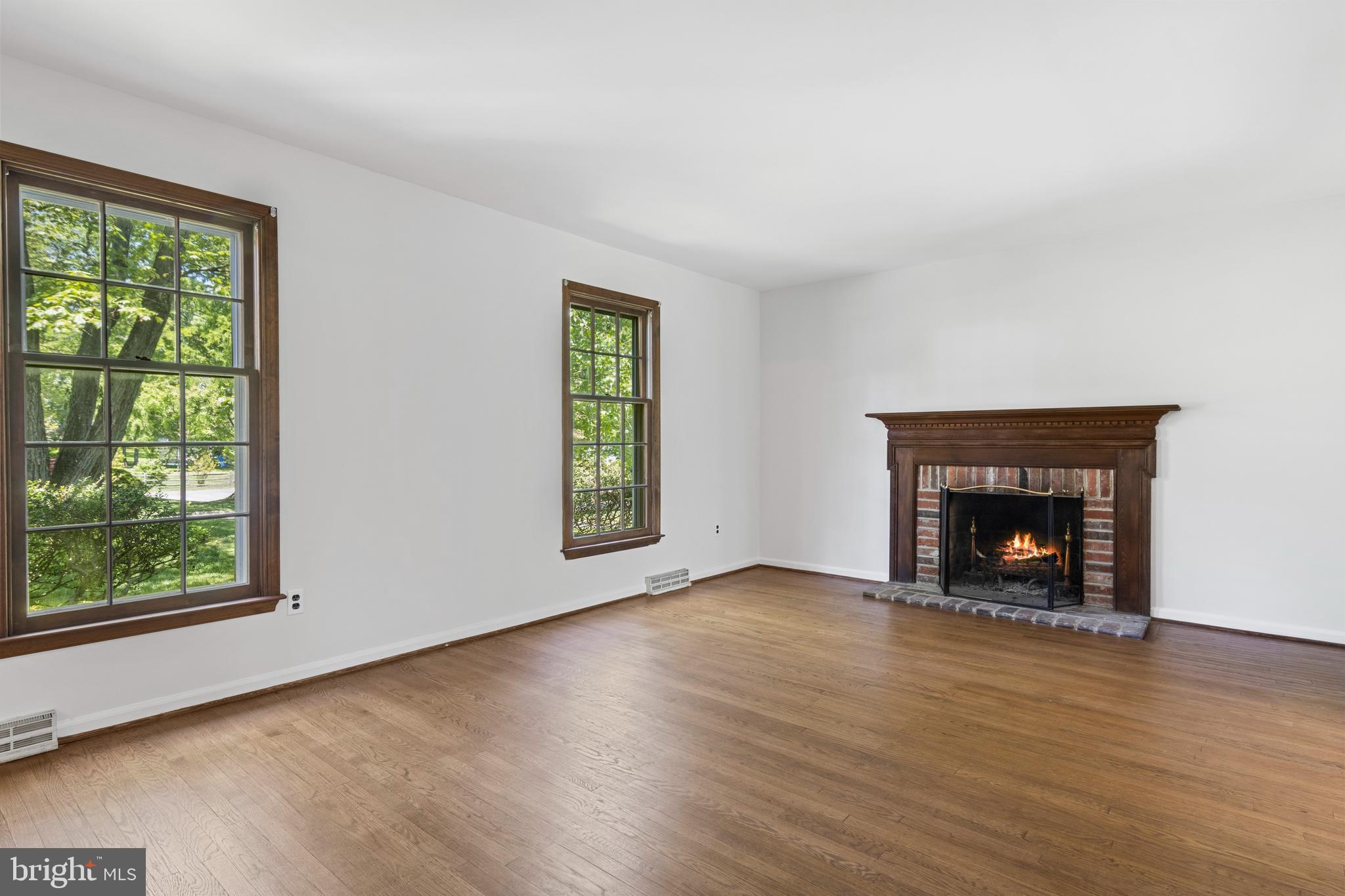 1498 Argyle Road Berwyn, PA 19312 - Photo 7 of 36 Living Room