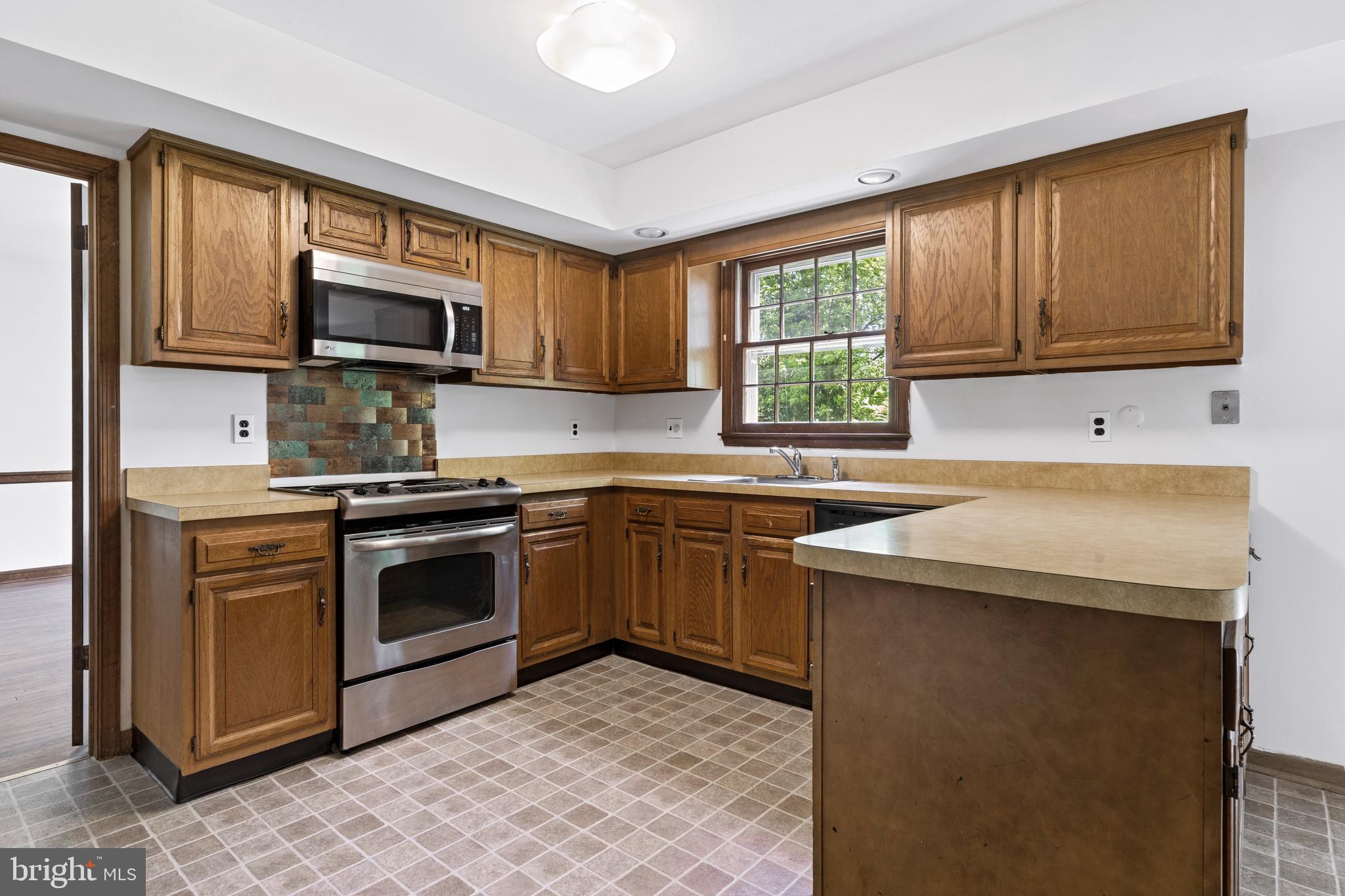 1498 Argyle Road Berwyn, PA 19312 - Photo 10 of 36 Kitchen