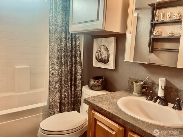 $304,000 | 7120 Ortelius Drive, Ilwaco, WA 98624