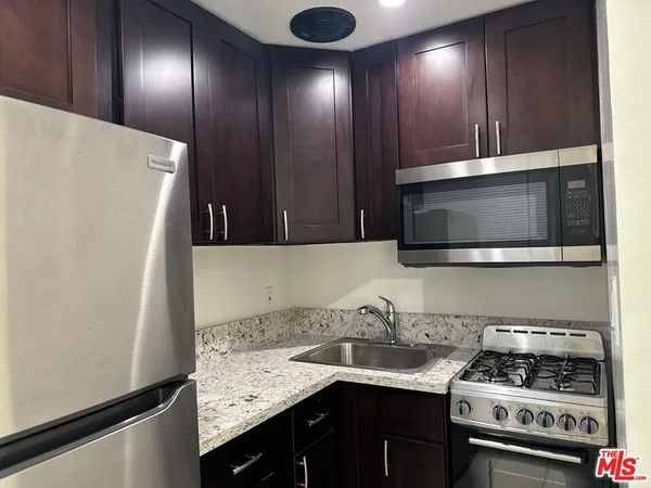 $1,950 | 2400 Vanderbilt Lane, Unit 2400B, Redondo Beach, CA 90278