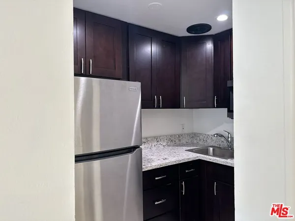 $1,950 | 2400 Vanderbilt Lane, Unit 2400B, Redondo Beach, CA 90278