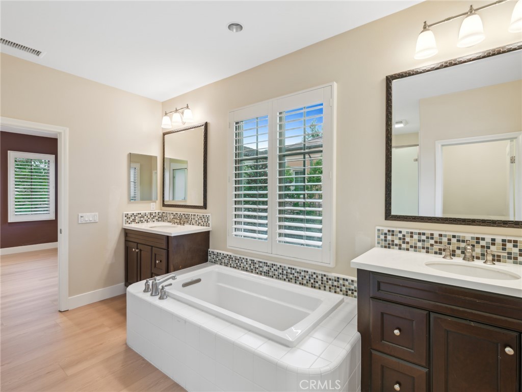 58 Lupari Irvine, CA 92618 - Photo 22 of 60 a spacious bathroom with a sink a bathtub and a mirror