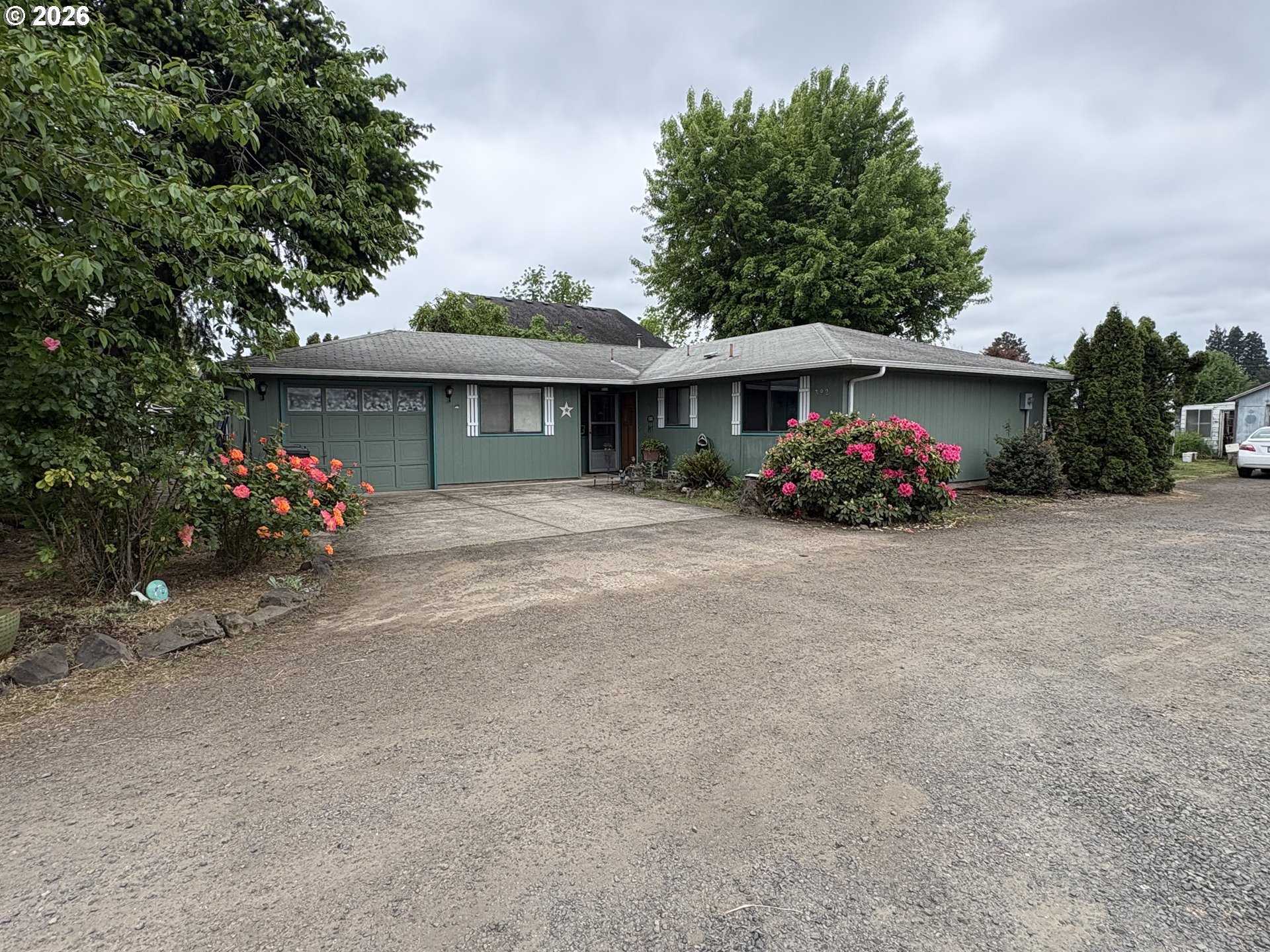 392 South 37th Street Springfield, OR 97478 - Photo 2 of 30