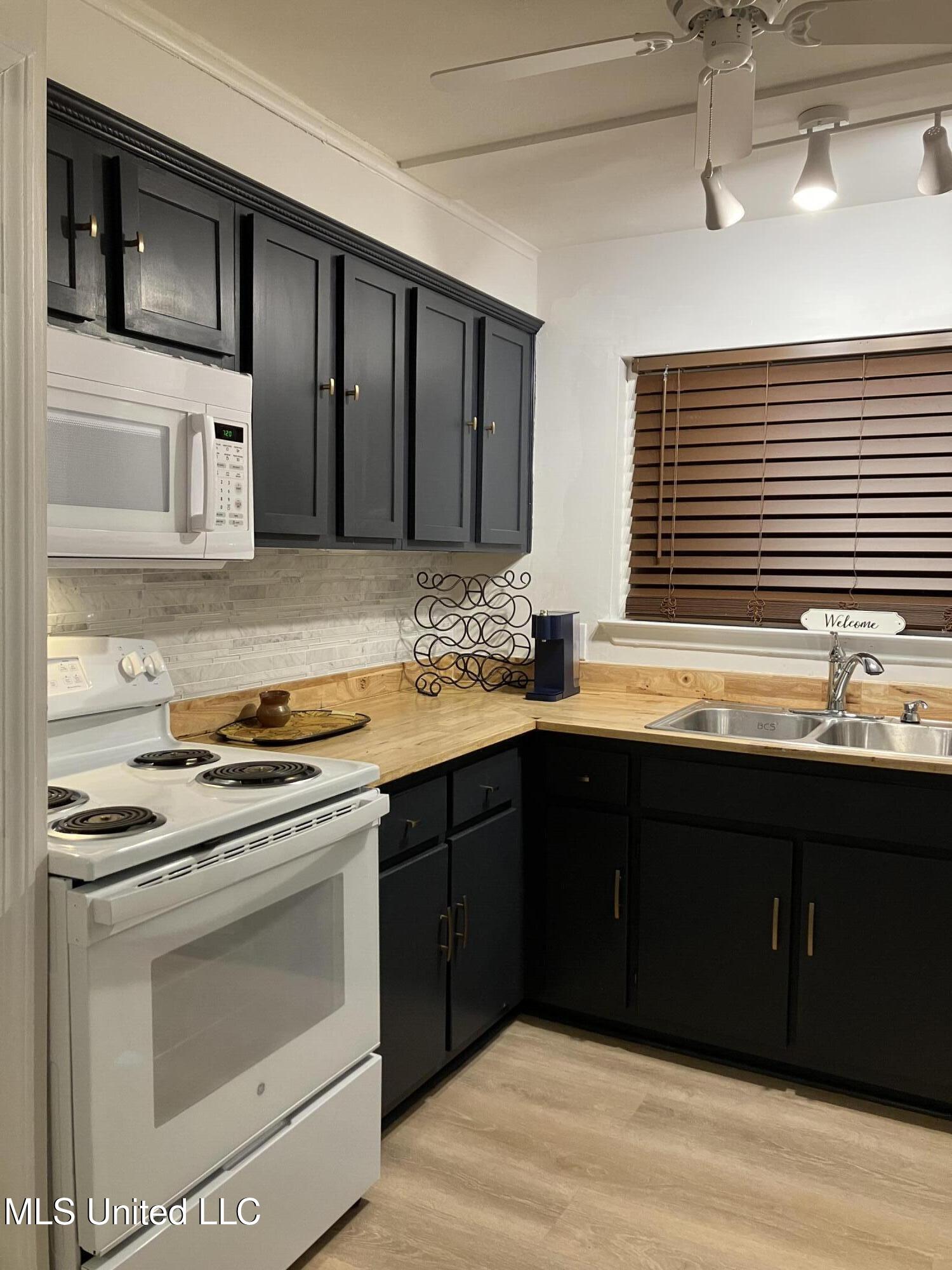 9200 Ocean Springs Road Ocean Springs, MS 39564 - Photo 4 of 12 OR-RD- Kitchen