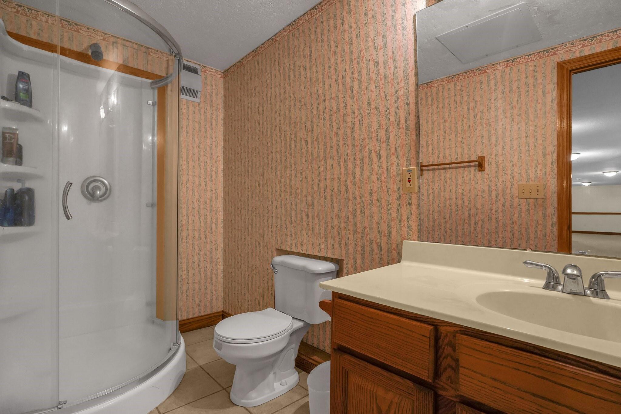 2025 Grewell Road London, OH 43140 - Photo 34 of 35 Full Bath in teen suite