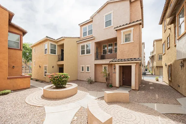 $1,995 | 2032 North 78th Glen, Phoenix, AZ 85035