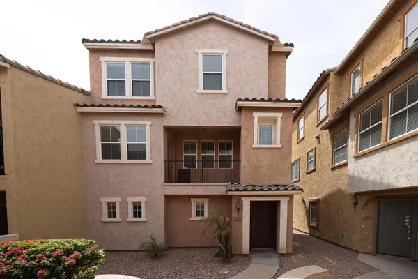 $1,995 | 2032 North 78th Glen, Phoenix, AZ 85035