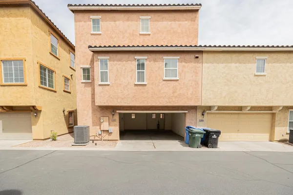 $1,995 | 2032 North 78th Glen, Phoenix, AZ 85035