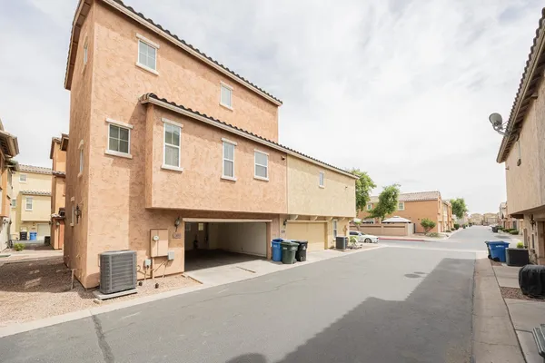 $1,995 | 2032 North 78th Glen, Phoenix, AZ 85035