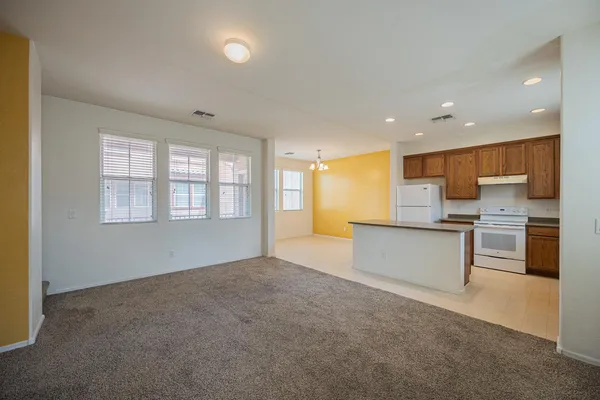 $1,995 | 2032 North 78th Glen, Phoenix, AZ 85035