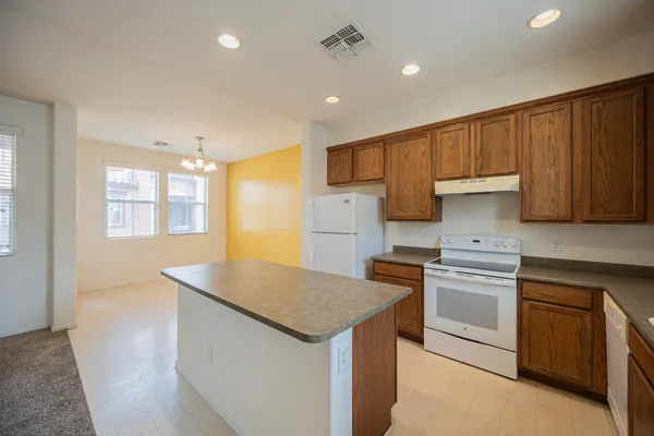 $1,995 | 2032 North 78th Glen, Phoenix, AZ 85035