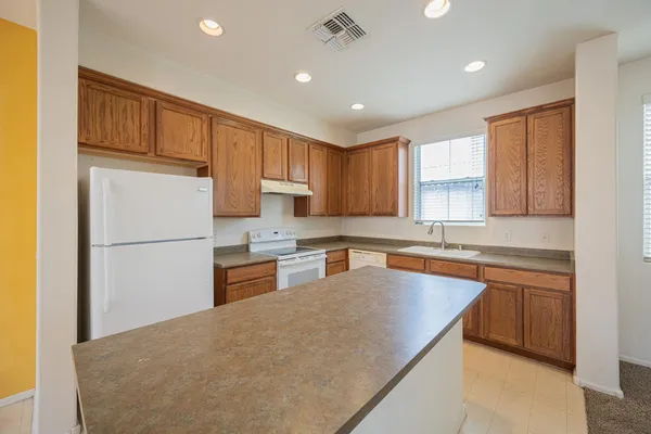 $1,995 | 2032 North 78th Glen, Phoenix, AZ 85035