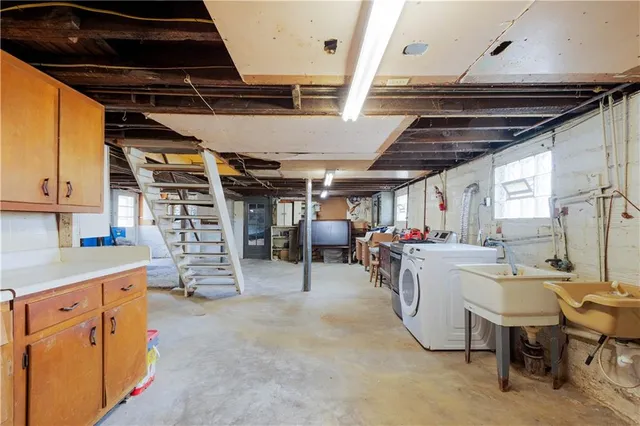 a view of a storage & utility room