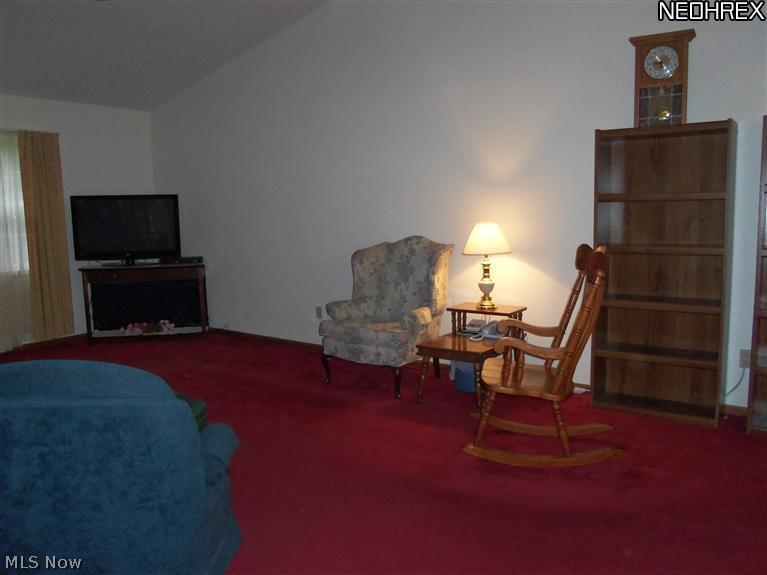 210 Birch Road Painesville, OH 44077 - Photo 5 of 25 PLENTY OF ROOM FOR A VARIETY OF FURNITURE ARRANGEMENTS IN THE SPACIOUS GREAT ROOM.