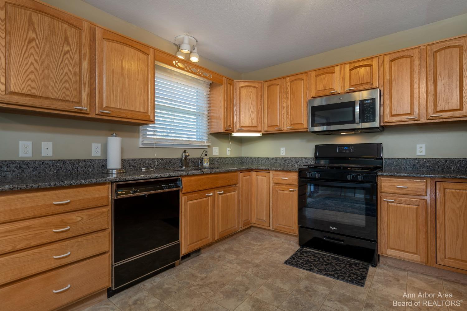 3168 Cobblestone Ridge Tecumseh, MI 49286 - Photo 9 of 41 Photo 9