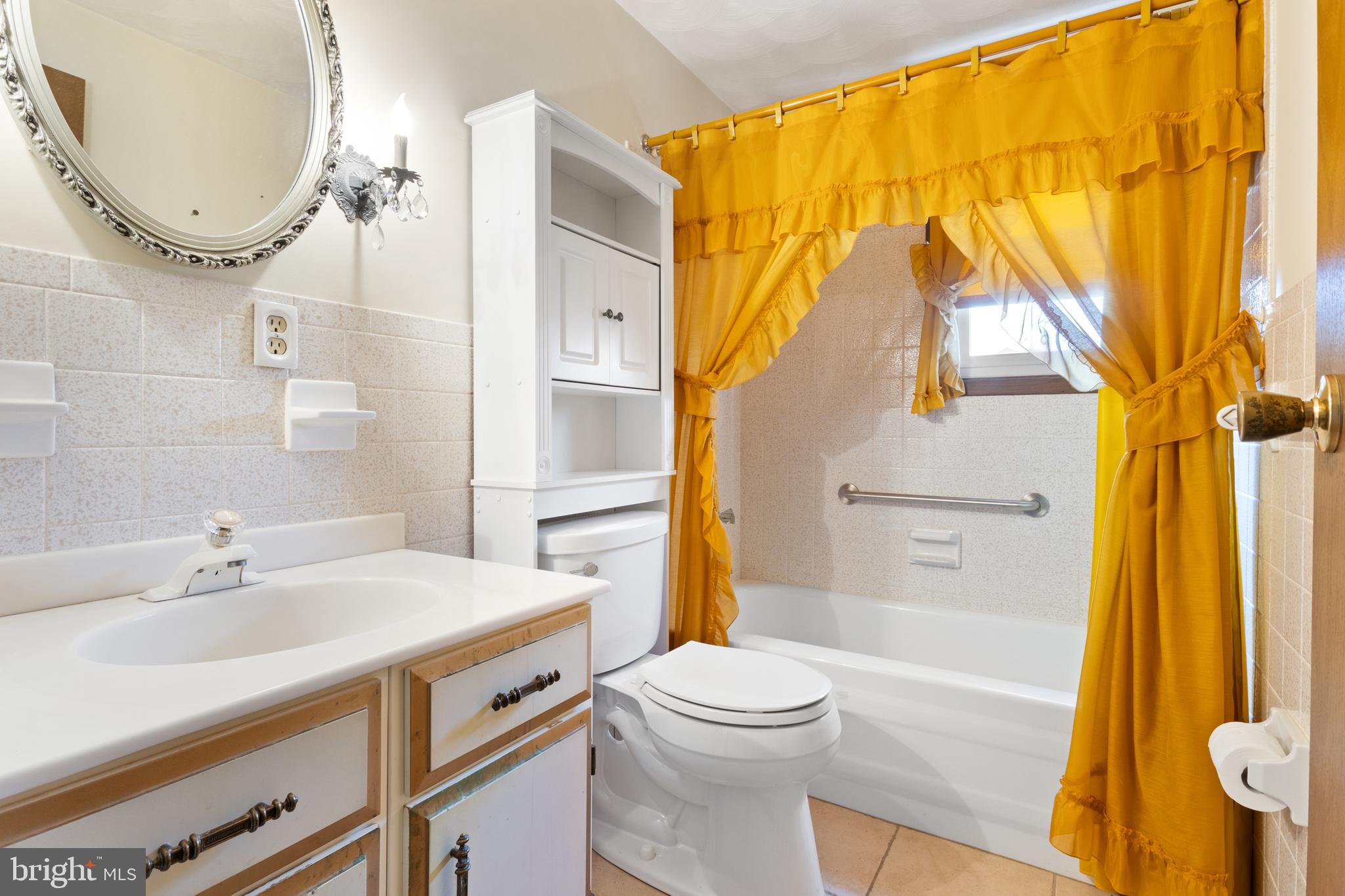 2266 Sycamore Road York, PA 17408 - Photo 17 of 43 a bathroom with a sink a toilet and a tub