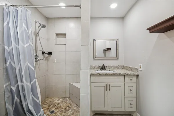an empty room with closet and a ceiling fan