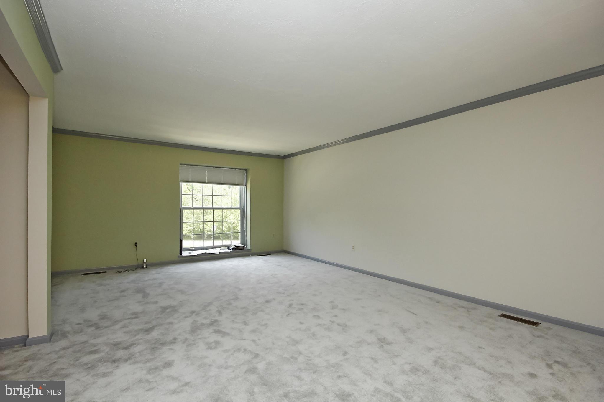 8583 Raglan Road Vienna, VA 22182 - Photo 9 of 20 Living Room