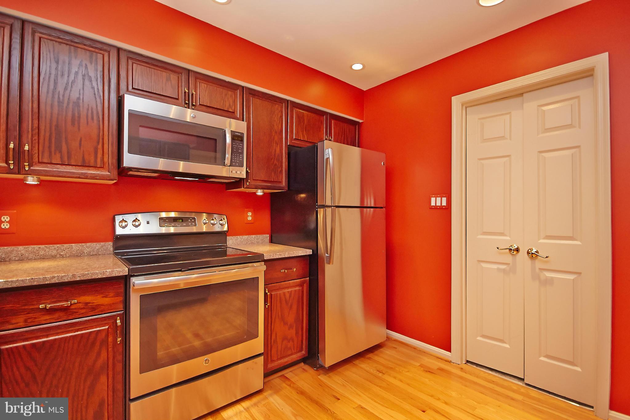 8583 Raglan Road Vienna, VA 22182 - Photo 10 of 20 Kitchen