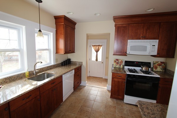 34 Governor Road Stoneham, MA 02180 - Photo 11 of 26 Gallery Image 11