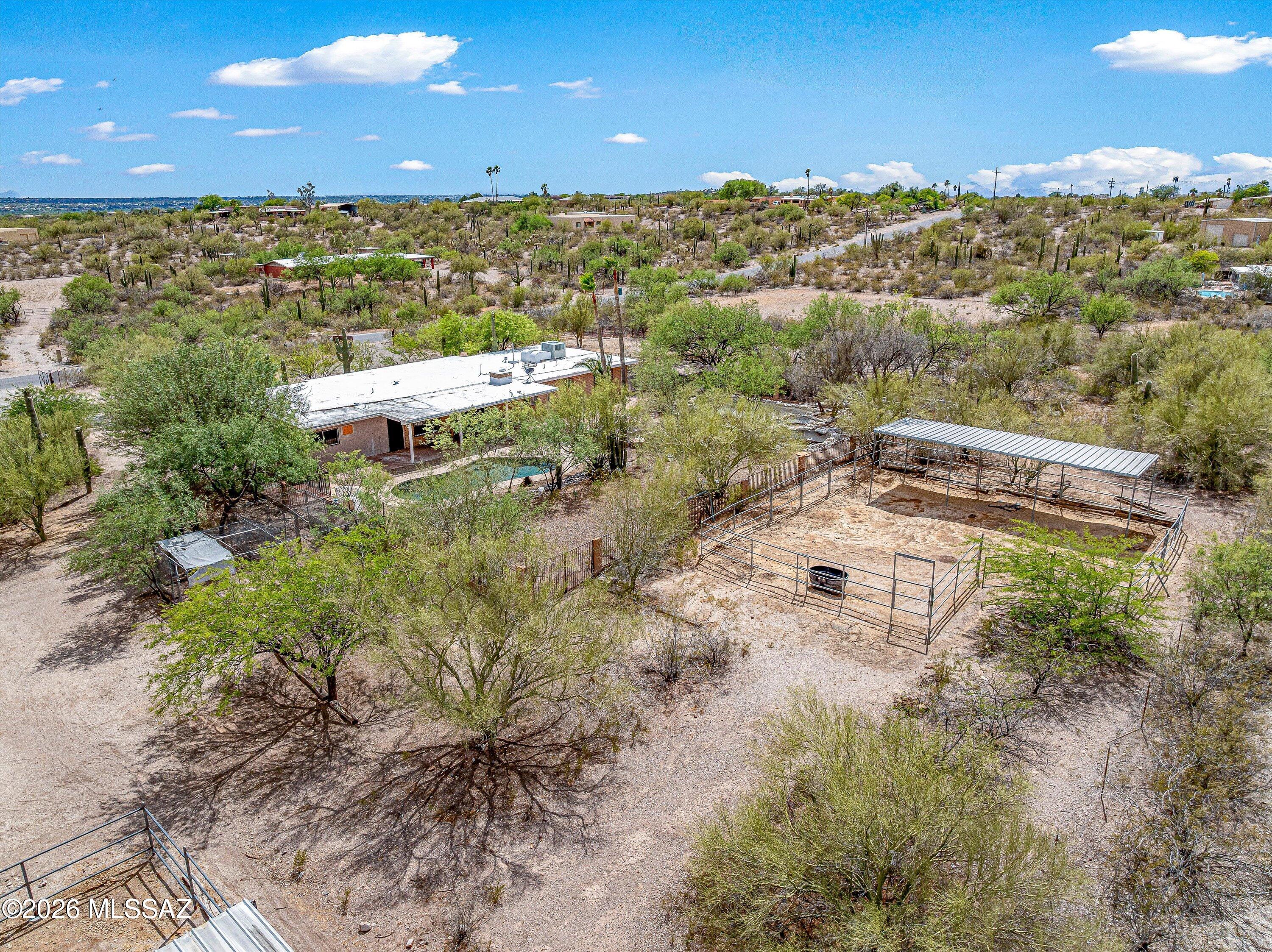 10961 East Roger Road Tucson, AZ 85749 - Photo 19 of 45 3rd turnout behind back yard