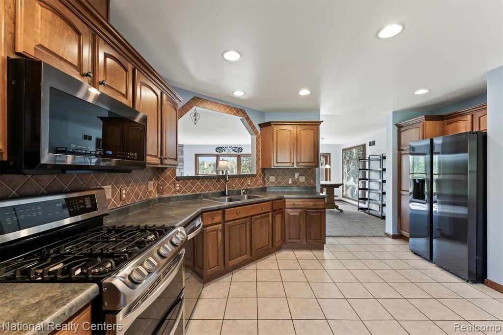 15379 Bird Road Linden, MI 48451 - Photo 8 of 39