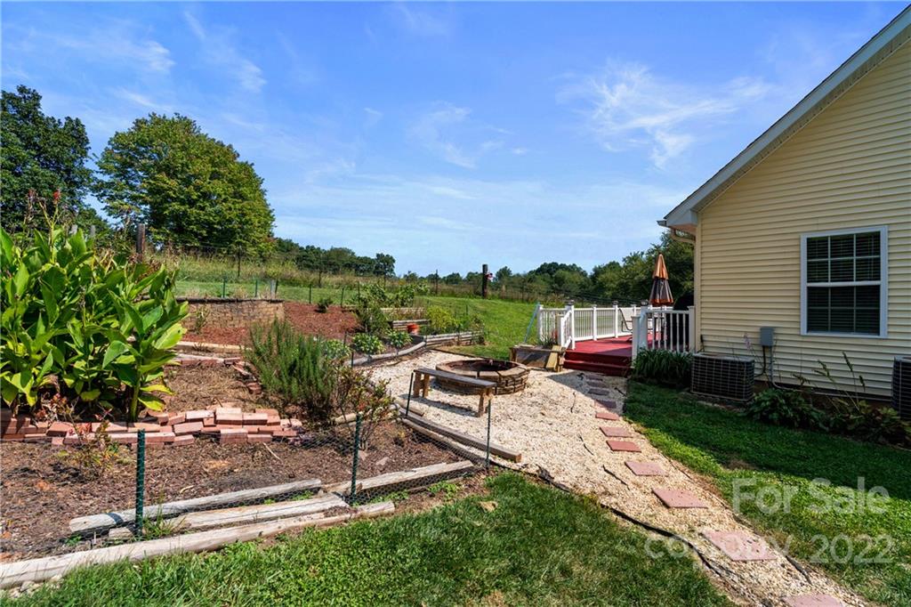 494 Justice Ridge Road Candler, NC 28715 - Photo 6 of 33 Gallery Image 6