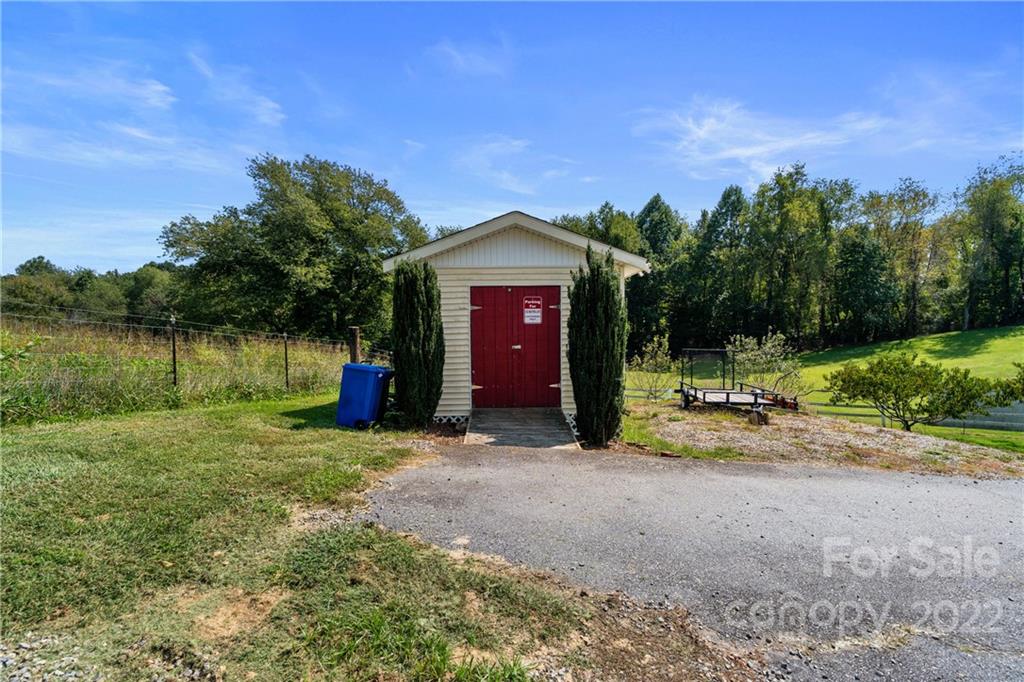 494 Justice Ridge Road Candler, NC 28715 - Photo 8 of 33 Gallery Image 8