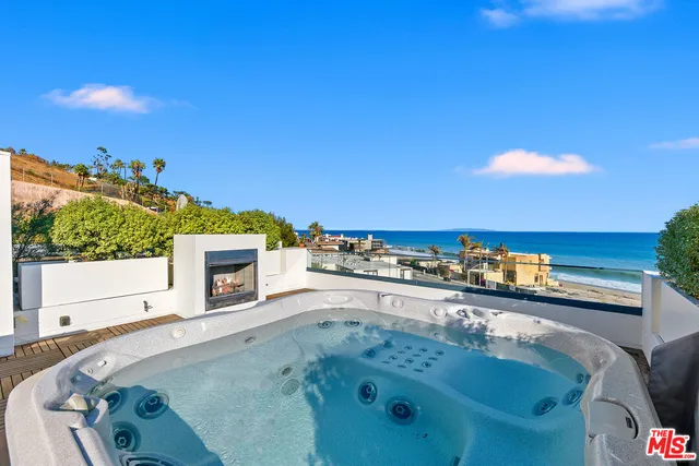 $3,525,000 | 22065 Pacific Coast Highway, Unit 7, Malibu, CA 90265