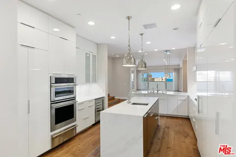 $3,525,000 | 22065 Pacific Coast Highway, Unit 7, Malibu, CA 90265