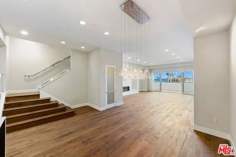 $3,525,000 | 22065 Pacific Coast Highway, Unit 7, Malibu, CA 90265