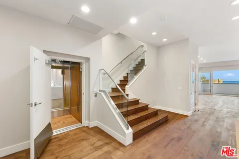 $3,525,000 | 22065 Pacific Coast Highway, Unit 7, Malibu, CA 90265