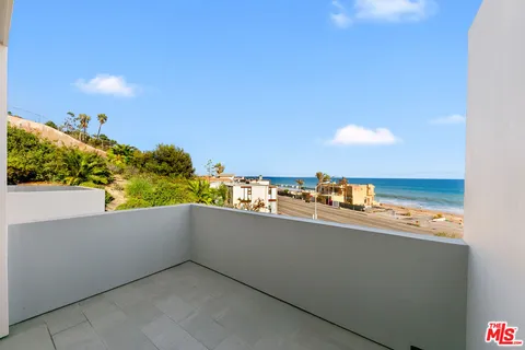 $3,525,000 | 22065 Pacific Coast Highway, Unit 7, Malibu, CA 90265