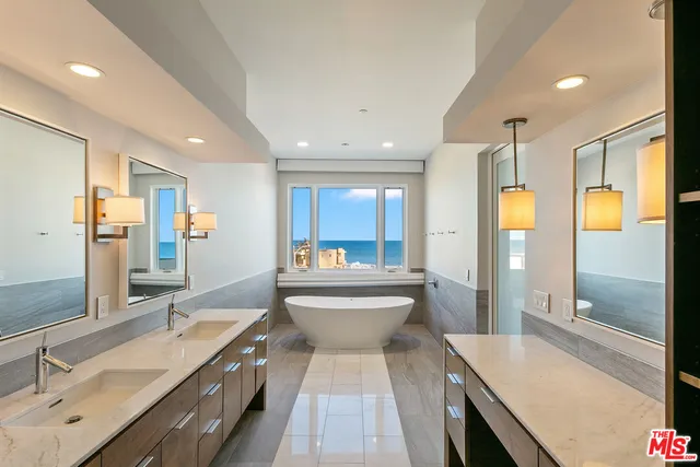 $3,525,000 | 22065 Pacific Coast Highway, Unit 7, Malibu, CA 90265