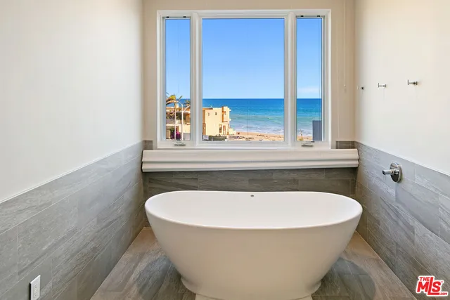 $3,525,000 | 22065 Pacific Coast Highway, Unit 7, Malibu, CA 90265