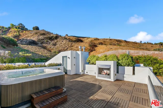 $3,525,000 | 22065 Pacific Coast Highway, Unit 7, Malibu, CA 90265