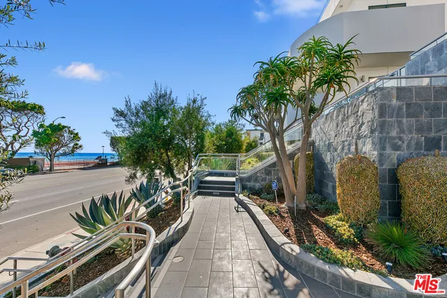 $3,525,000 | 22065 Pacific Coast Highway, Unit 7, Malibu, CA 90265