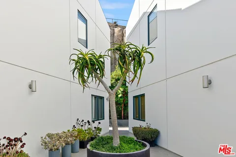 $3,525,000 | 22065 Pacific Coast Highway, Unit 7, Malibu, CA 90265