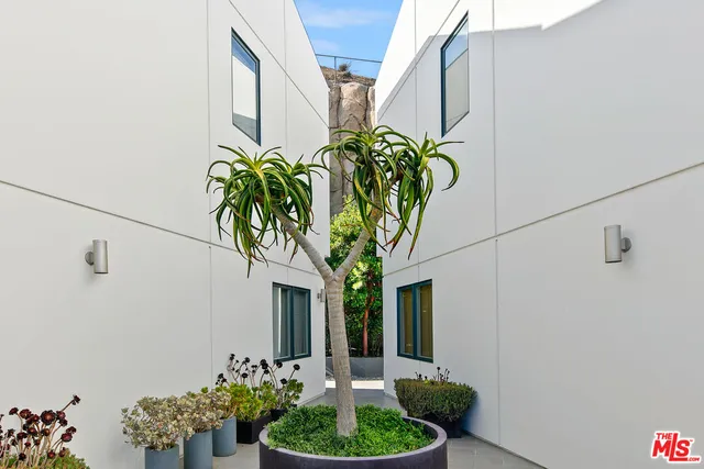 $3,525,000 | 22065 Pacific Coast Highway, Unit 7, Malibu, CA 90265