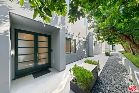 $3,525,000 | 22065 Pacific Coast Highway, Unit 7, Malibu, CA 90265