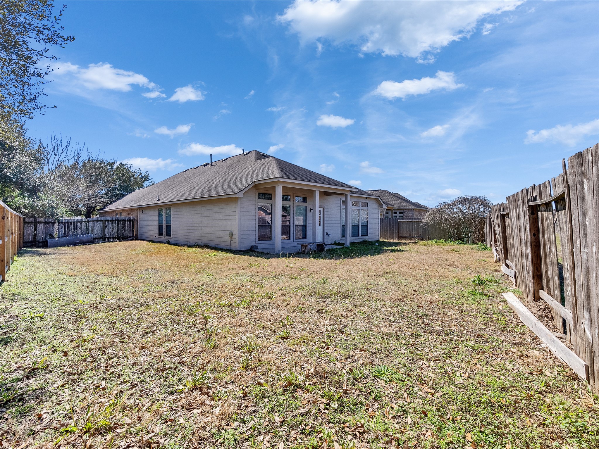 5643 Walnut Glen Lane Rosenberg, TX 77471 - Photo 11 of 42 a house view with backyard space