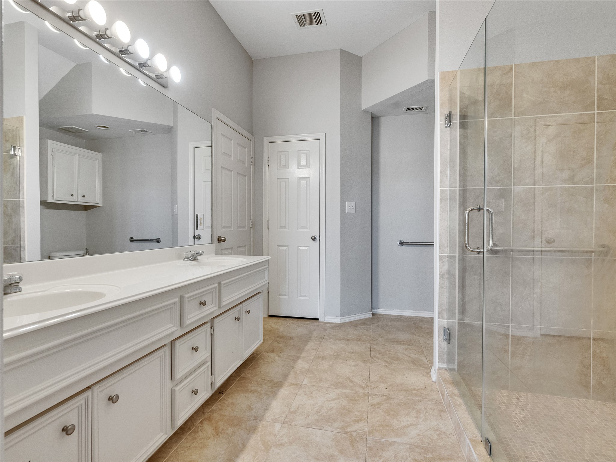 5643 Walnut Glen Lane Rosenberg, TX 77471 - Photo 14 of 42 a spacious bathroom with a shower sink and mirror