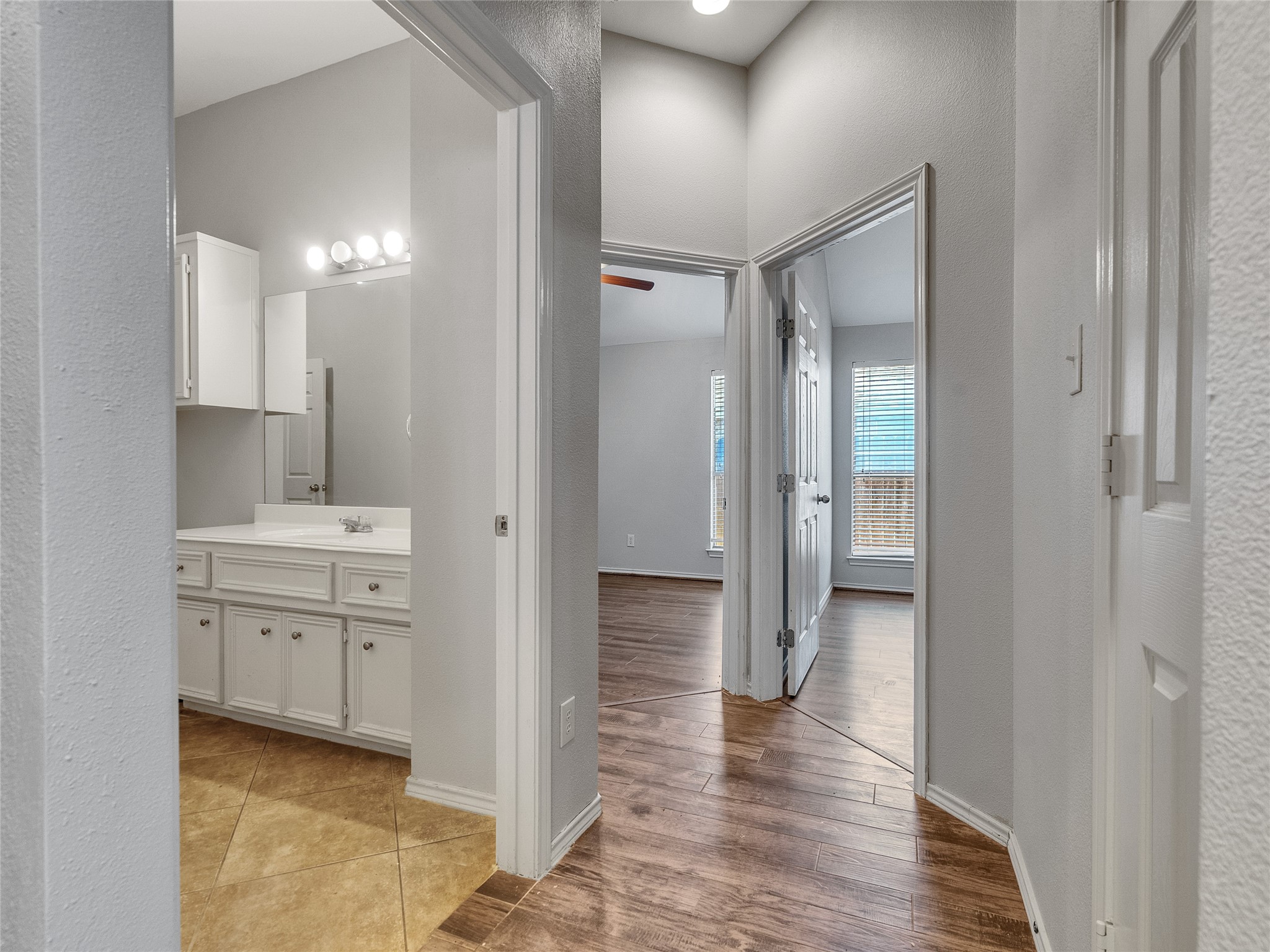 5643 Walnut Glen Lane Rosenberg, TX 77471 - Photo 32 of 42 a bathroom with a sink and a mirror