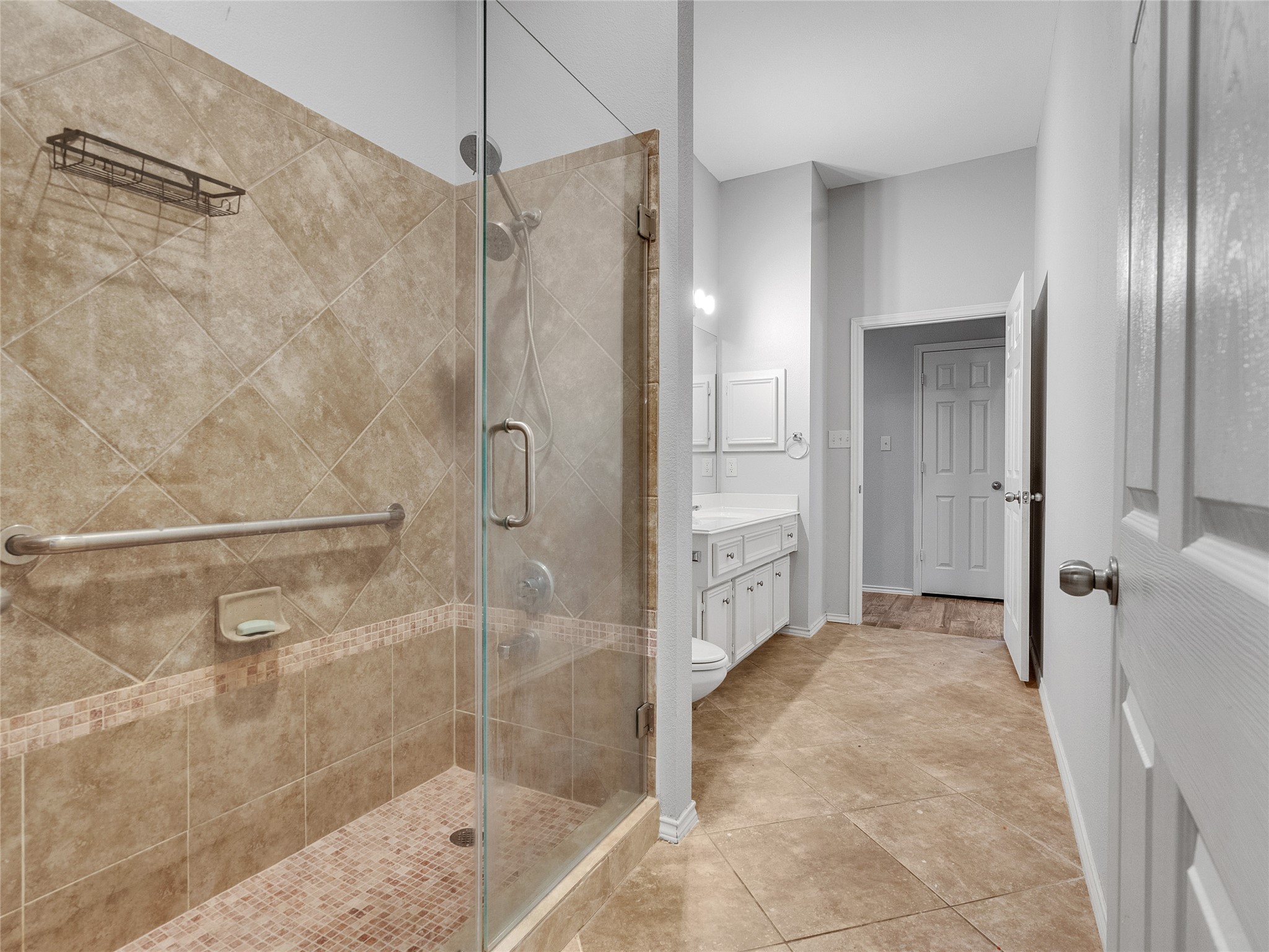 5643 Walnut Glen Lane Rosenberg, TX 77471 - Photo 38 of 42 a bathroom with a glass shower door