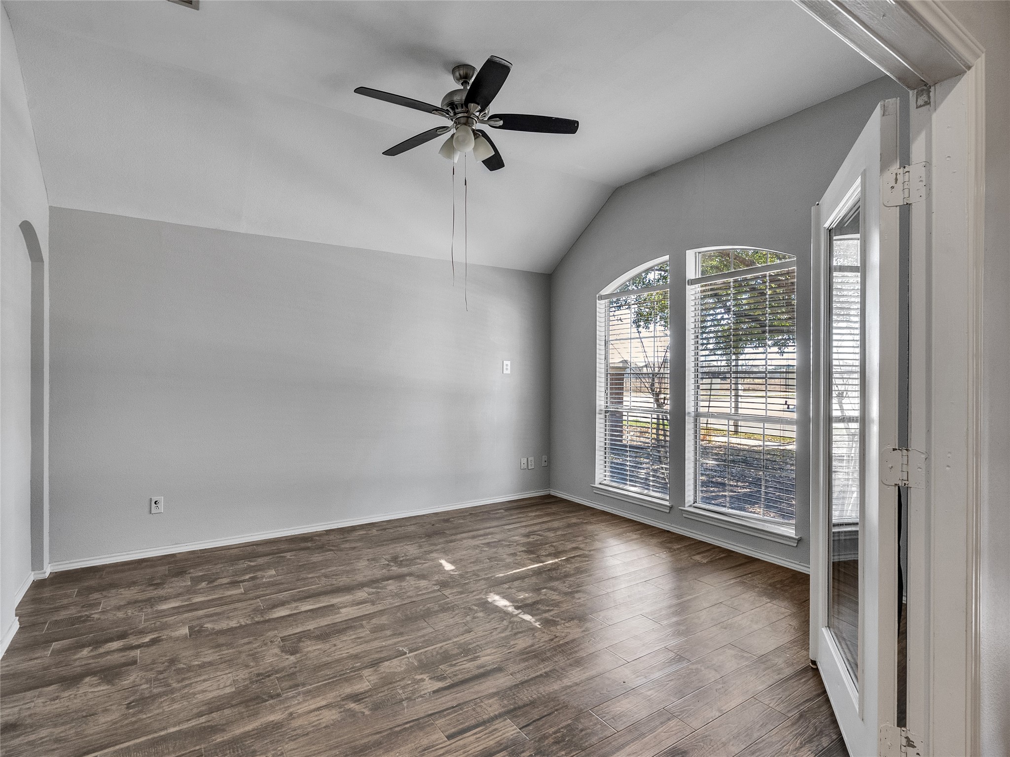 5643 Walnut Glen Lane Rosenberg, TX 77471 - Photo 40 of 42 a view of an empty room with a window