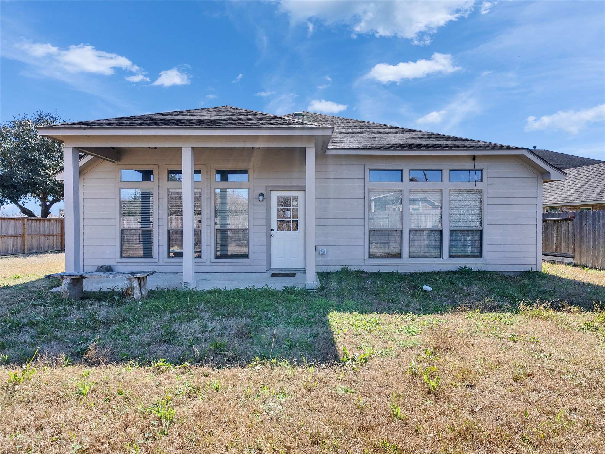 5643 Walnut Glen Lane Rosenberg, TX 77471 - Photo 10 of 42 front view of a house with a yard