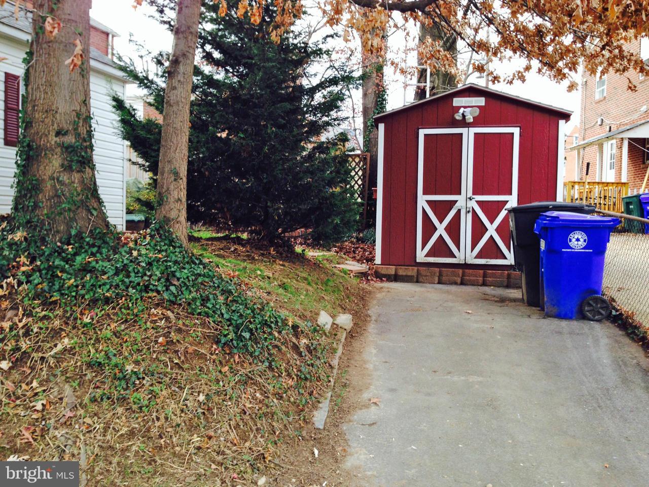 2831 South Glebe Road Arlington, VA 22206 - Photo 12 of 20 Exterior (Rear)