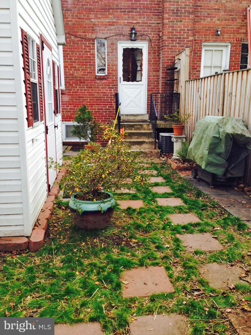 2831 South Glebe Road Arlington, VA 22206 - Photo 13 of 20 Exterior (Rear)