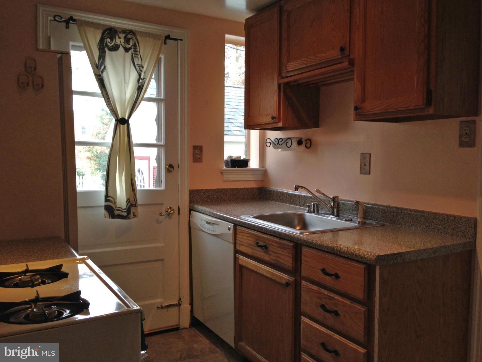 2831 South Glebe Road Arlington, VA 22206 - Photo 6 of 20 Kitchen