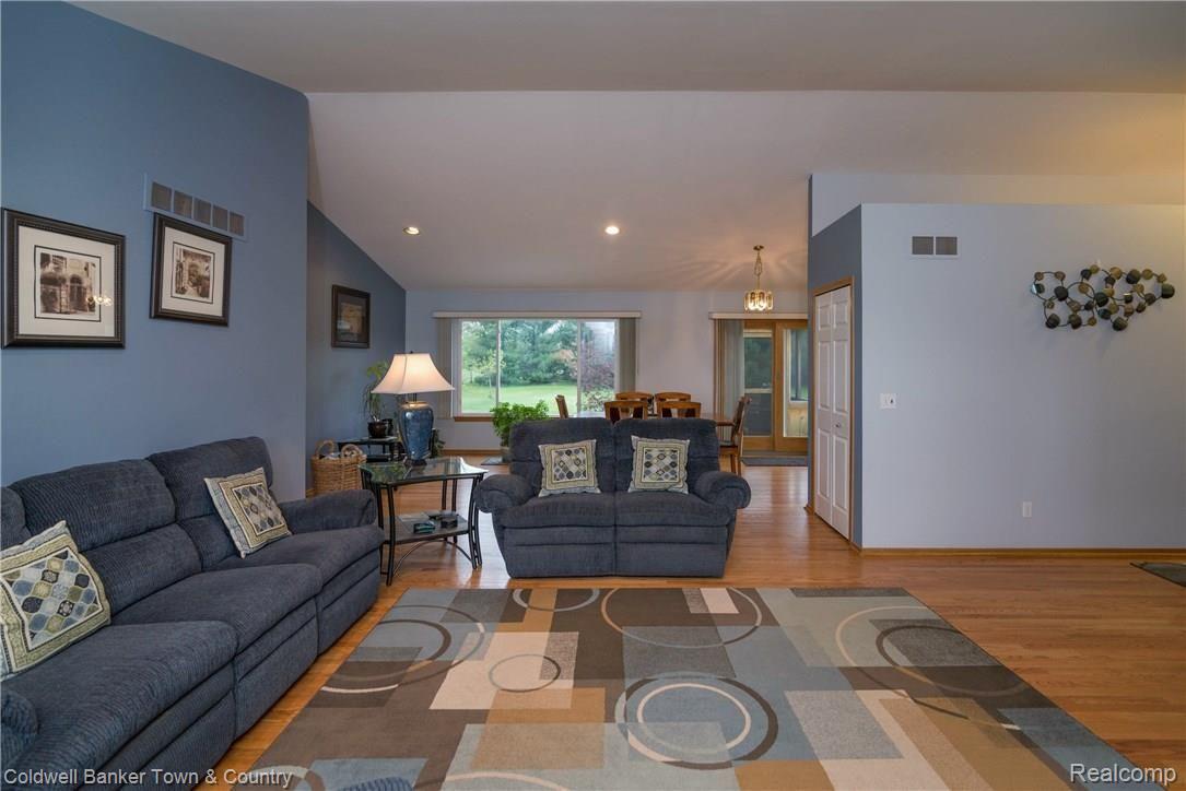 10095 White Road Linden, MI 48451 - Photo 7 of 64 AUG_6004.jpg